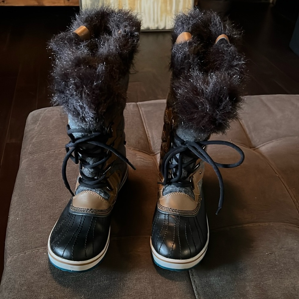 Sorel Boots size 9 like new $60